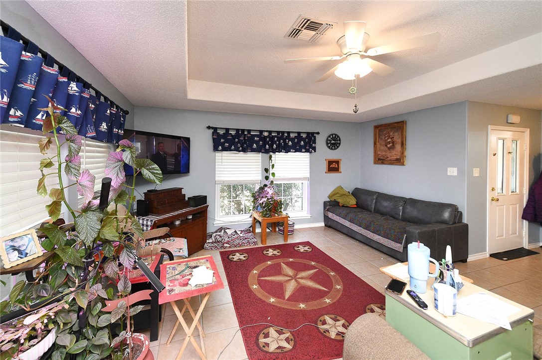 2101 Capeheart St Property Photo 4