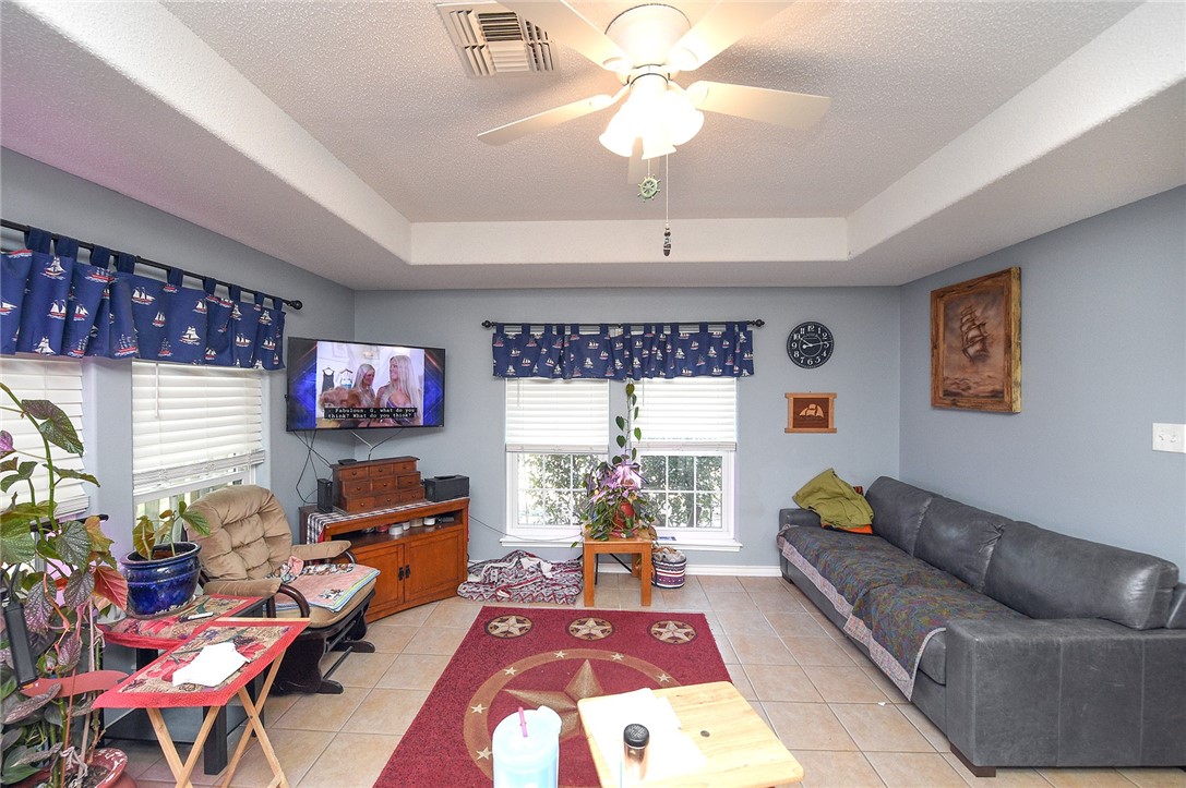 2101 Capeheart St Property Photo 6