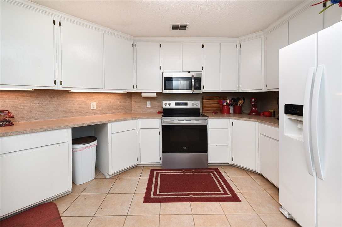 2101 Capeheart St Property Photo 10