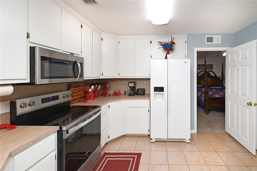 2101 Capeheart St Property Photo 12