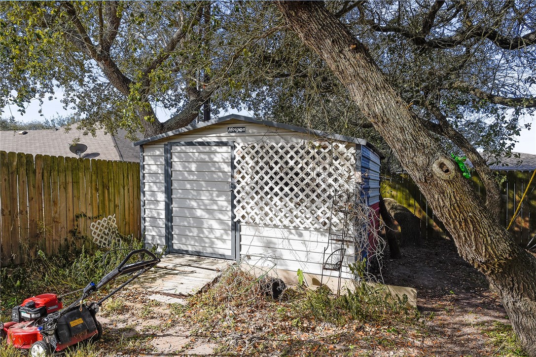2101 Capeheart St Property Photo 35