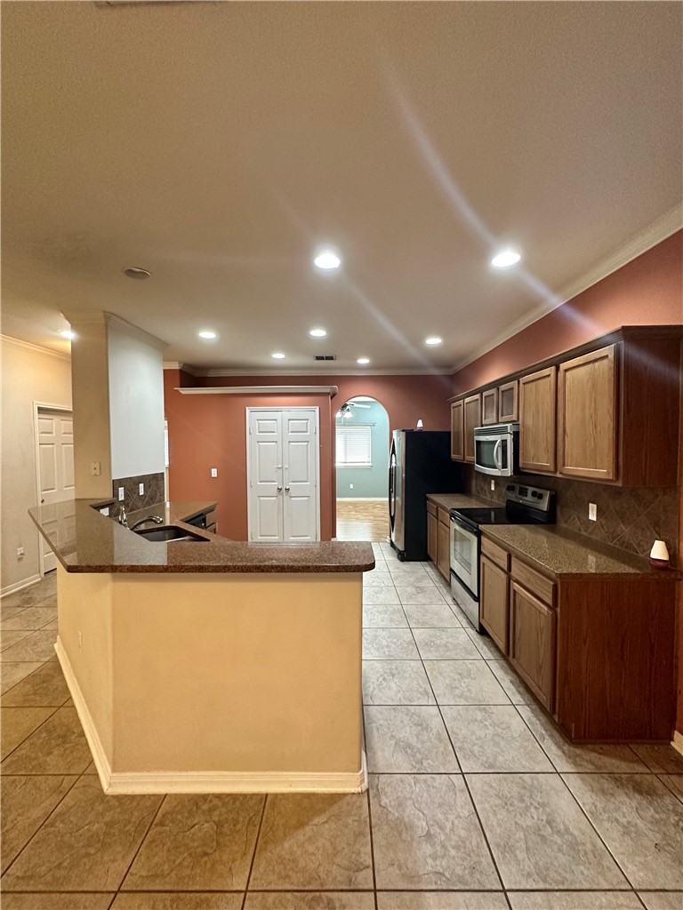 2545 Las Brisas St Property Photo 4