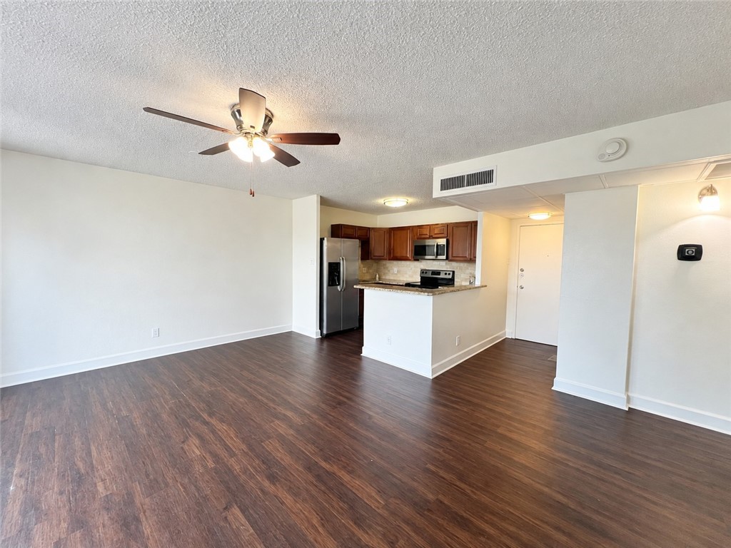 715 S Upper Broadway St 205 Property Photo 6