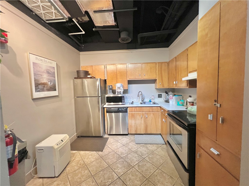 715 S Upper Broadway St 205 Property Photo 28