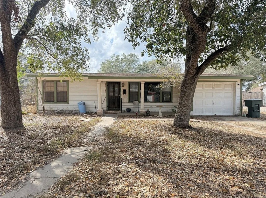 1603 Pena St Property Photo 2