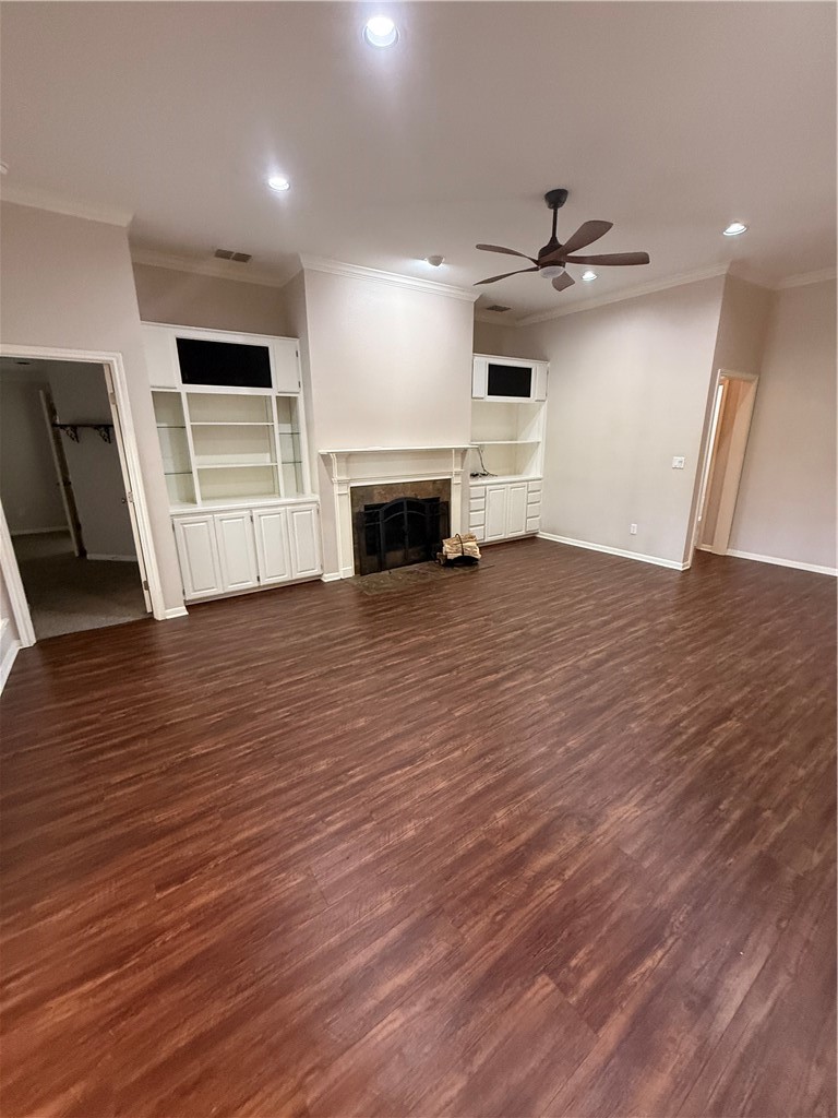 7649 Dallas St Property Photo 6