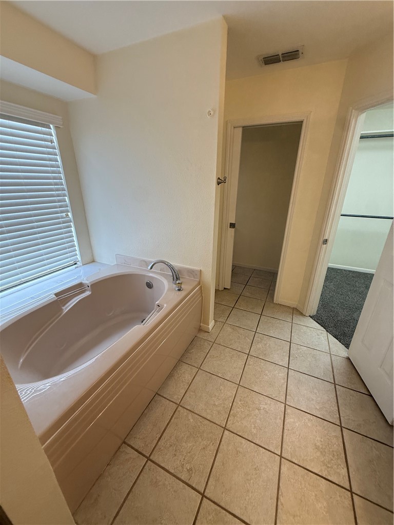 7649 Dallas St Property Photo 9