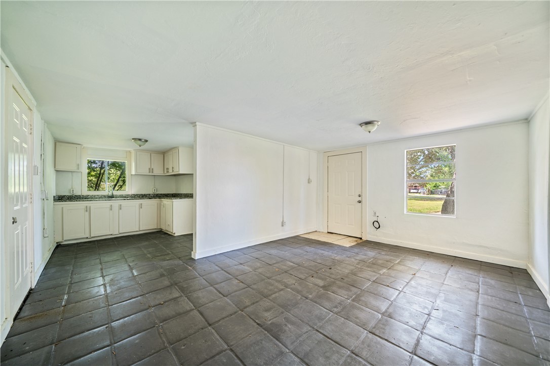 438 Scotland Dr Property Photo 3