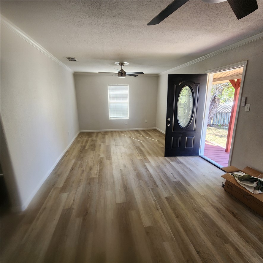 609 Sam St Property Photo 3