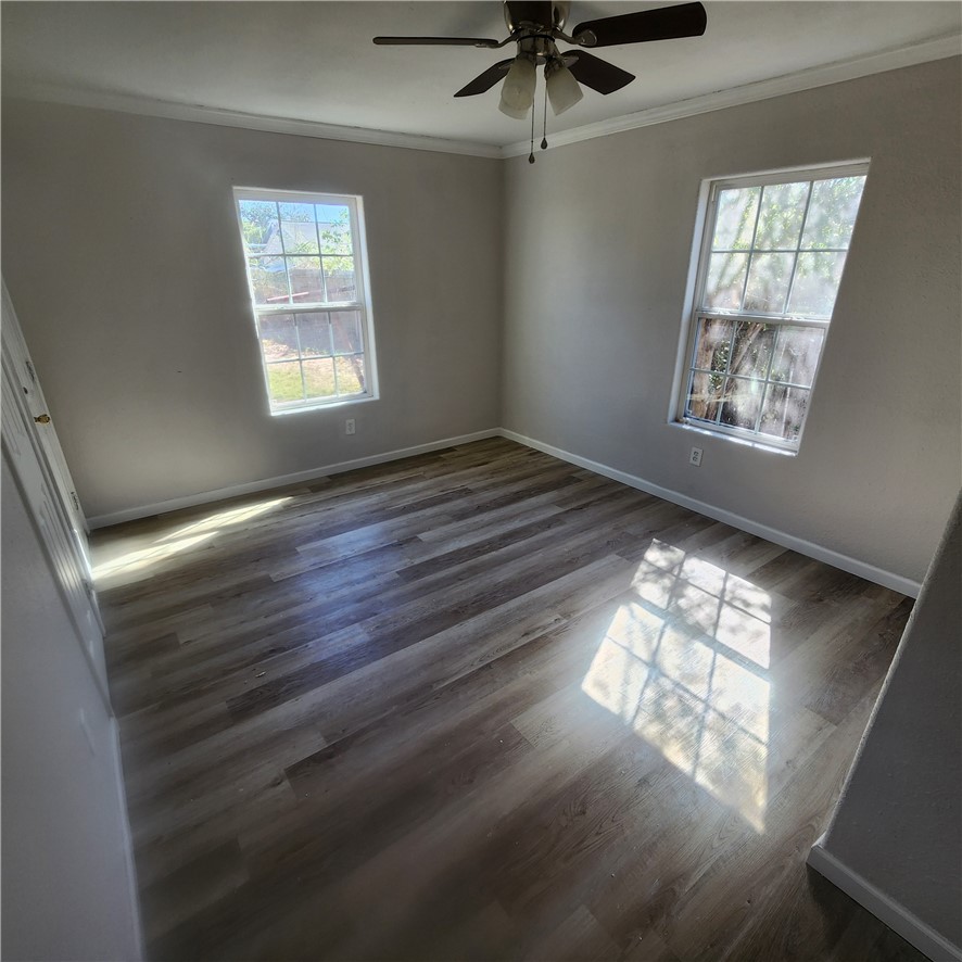 609 Sam St Property Photo 4