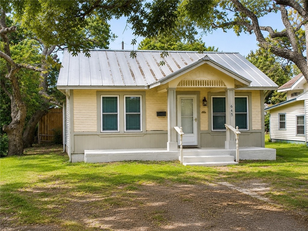 645 W Yoakum Ave Property Photo 1