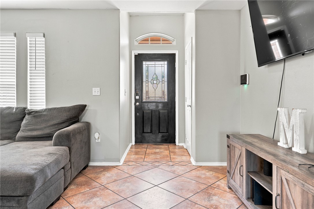 1030 Livermore St Property Photo 12
