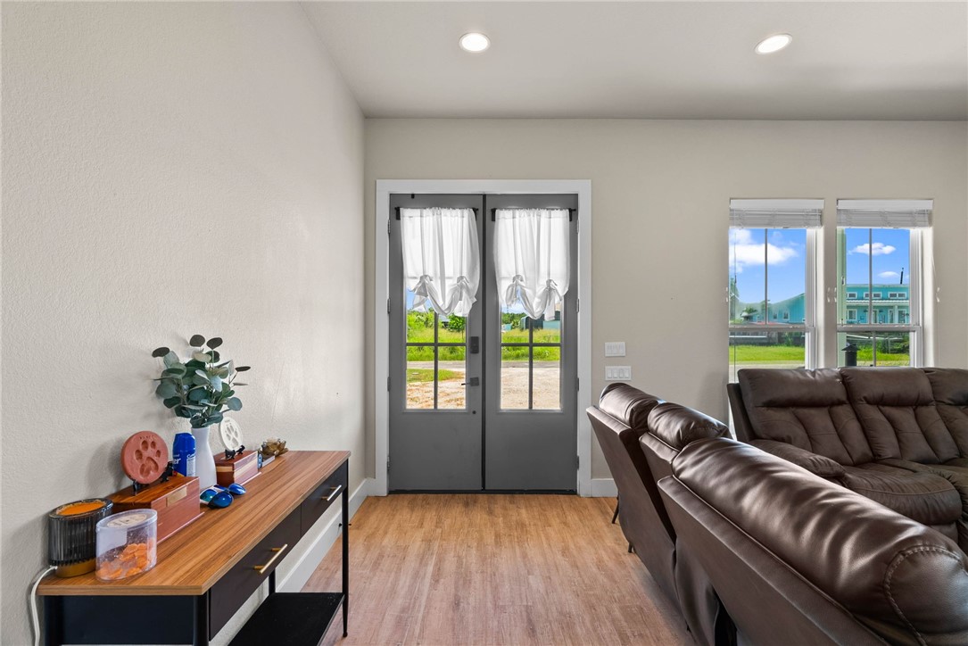 360 Club Oak Lane Property Photo 4