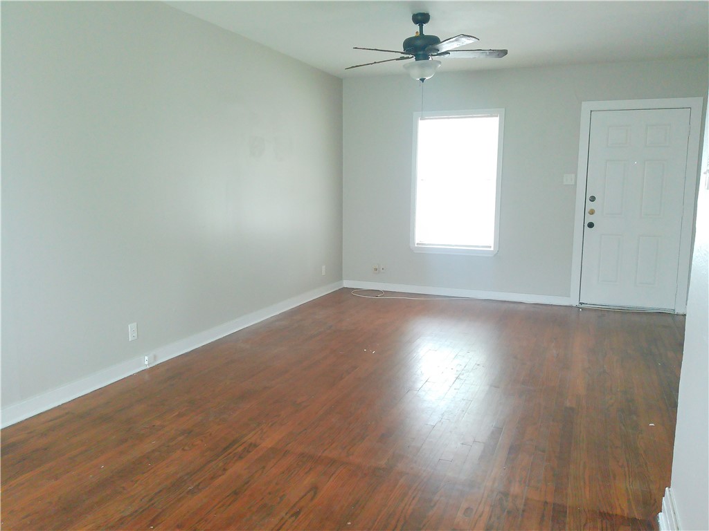 2837 Sarita St Property Photo 3