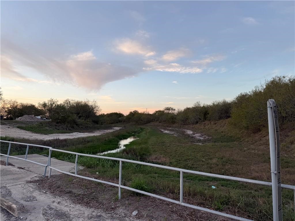 610 W Avenue I Property Photo 2
