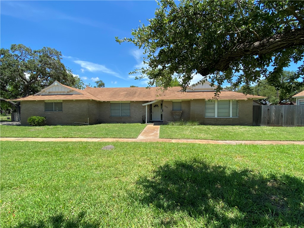 536 W Yoakum Ave Property Photo 1
