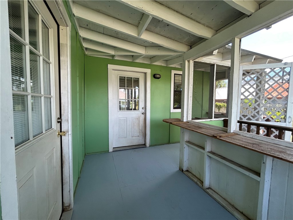522 1st St Property Photo 3