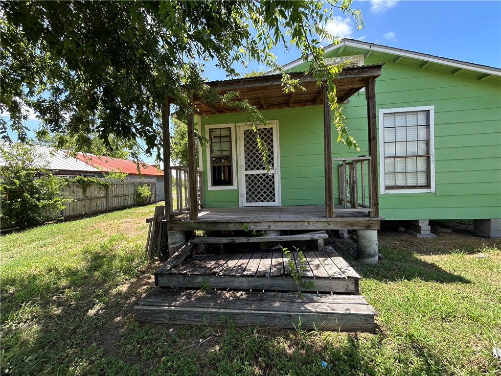 522 1st St Property Photo 17