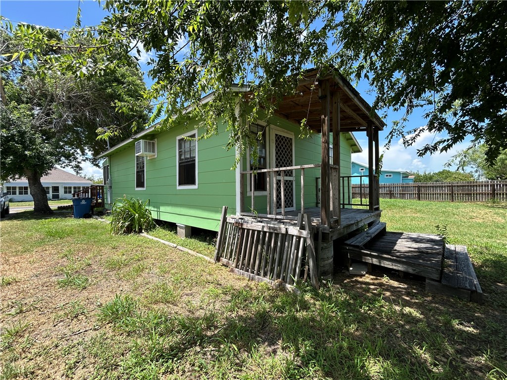 522 1st St Property Photo 18