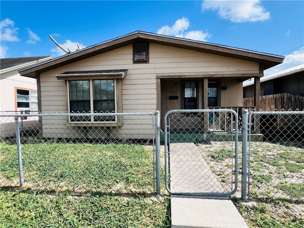 1128 E King Ave Property Photo 1