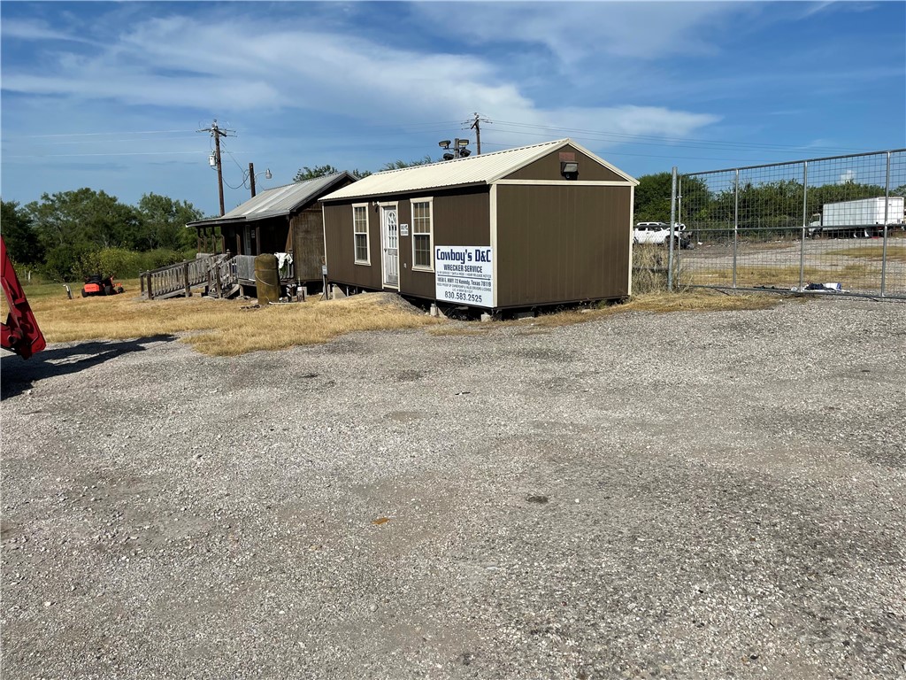 1858 Texas State Highway 72 Property Photo 3