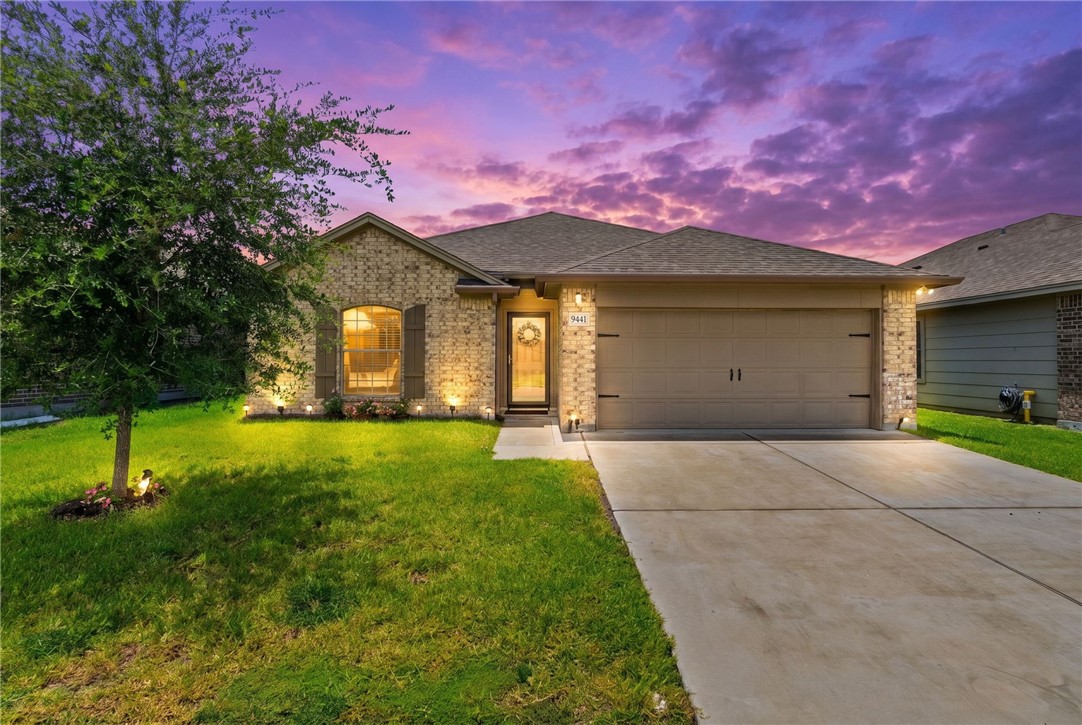 9441 English Oak Dr Property Photo 1