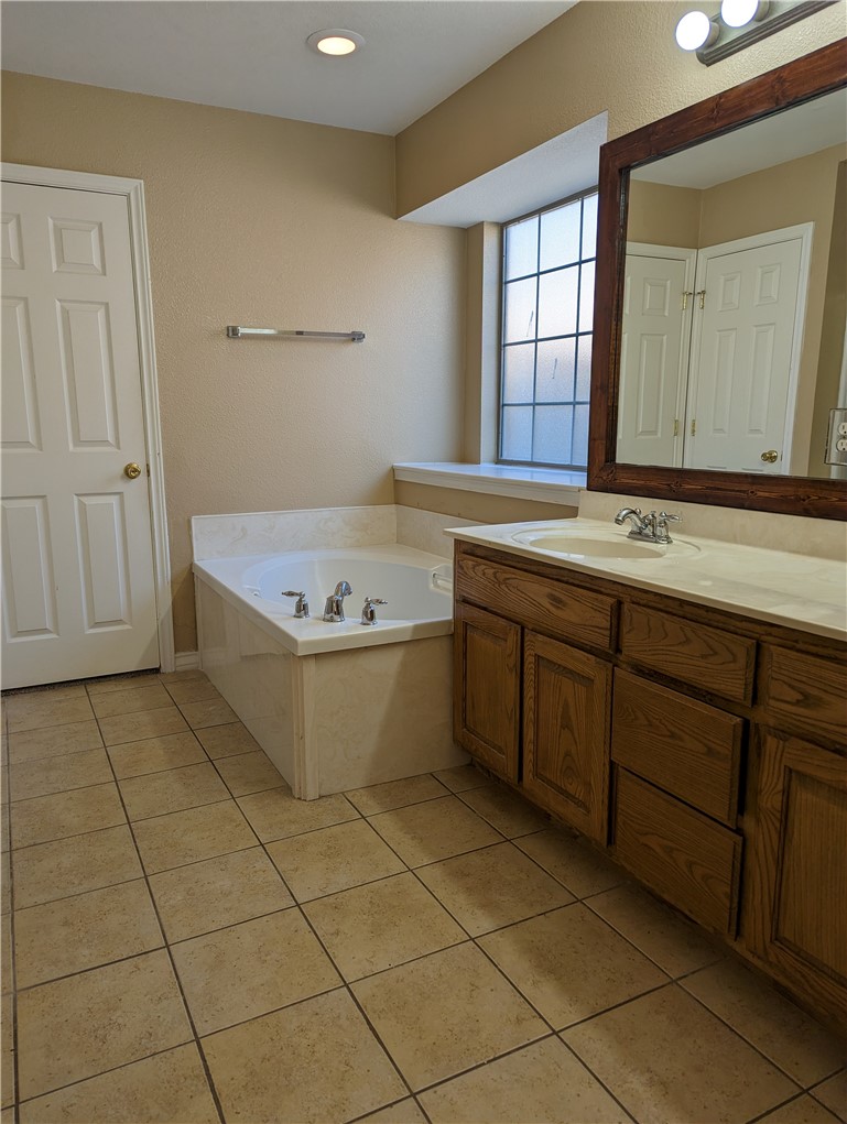 3001 S Fork Dr Property Photo 5