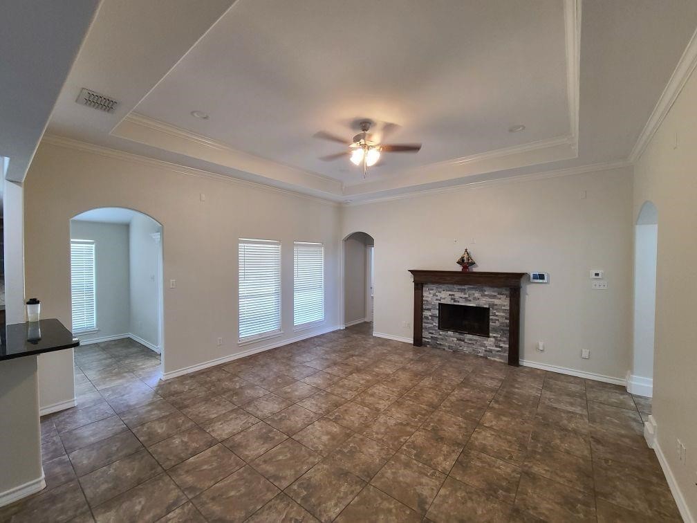 1921 Woodbend Dr Property Photo 6