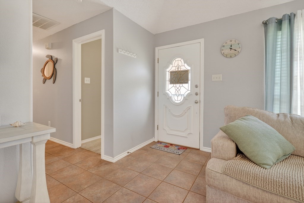 2300 Naples Dr Property Photo 2