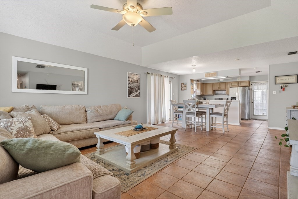 2300 Naples Dr Property Photo 3