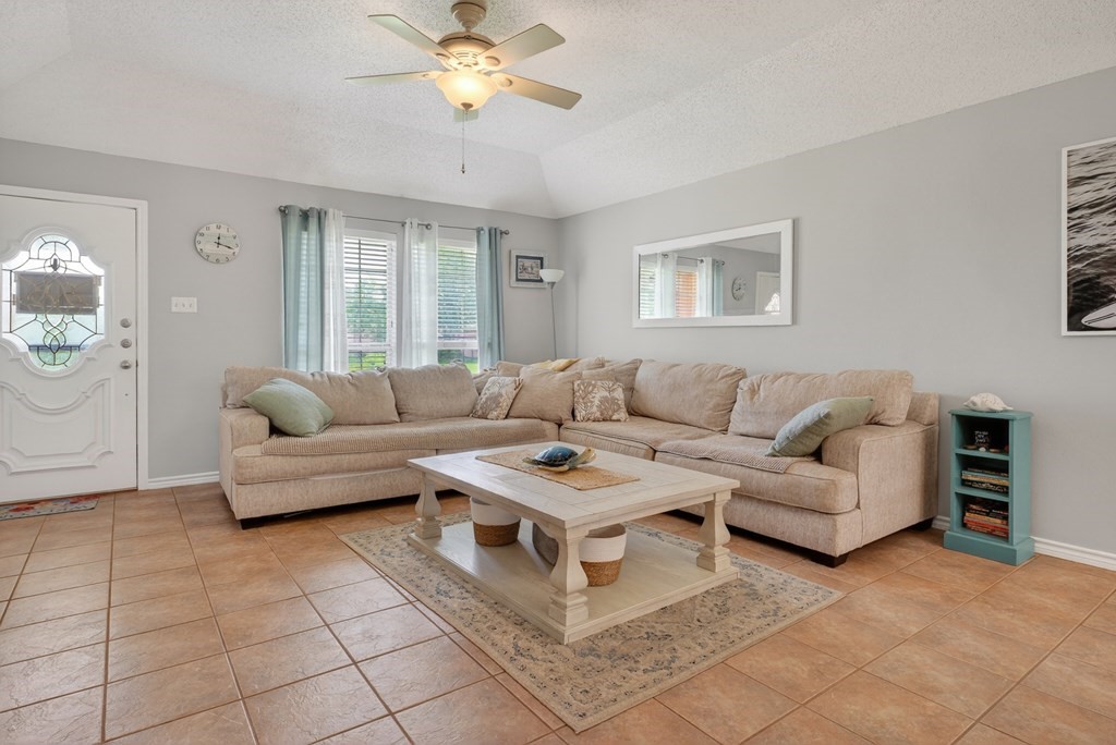 2300 Naples Dr Property Photo 4