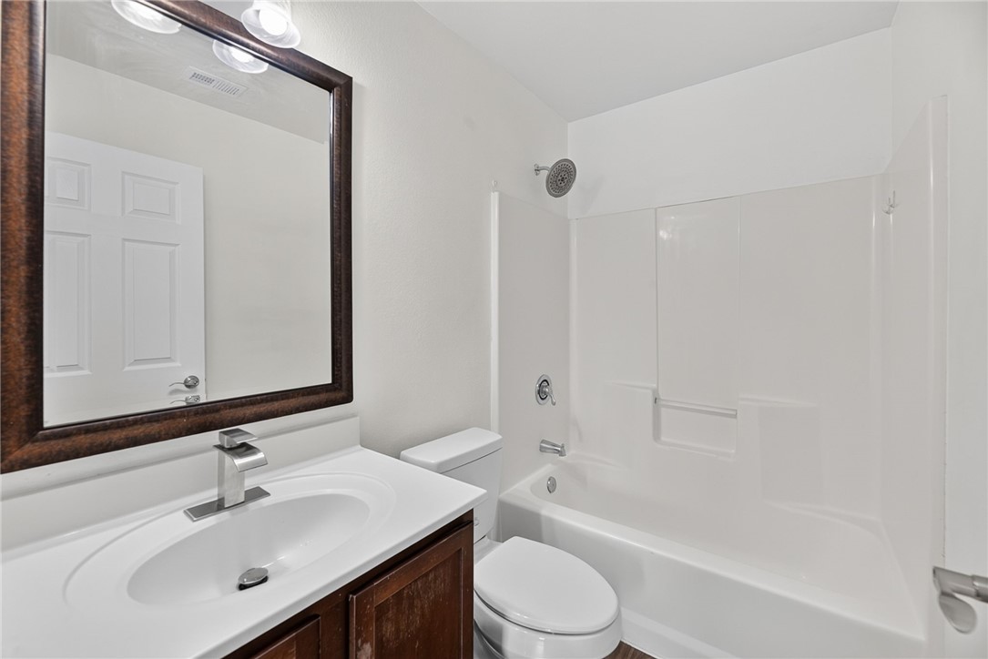 3913 Las Bahias Dr Property Photo 8