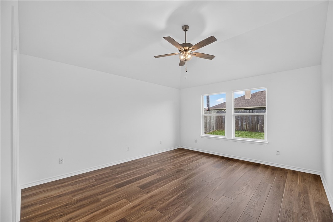 3913 Las Bahias Dr Property Photo 23