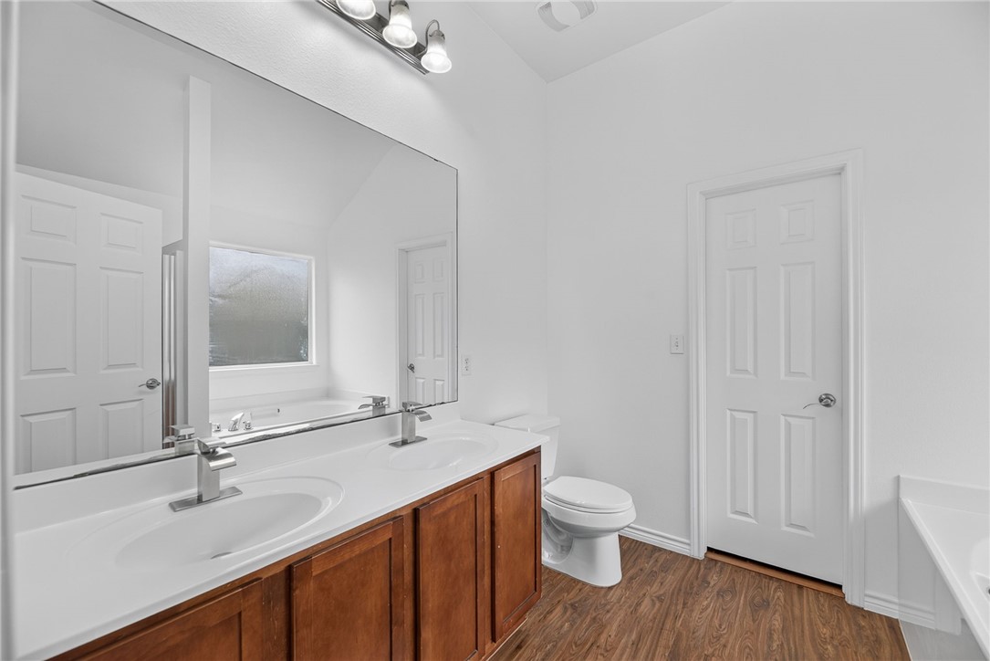 3913 Las Bahias Dr Property Photo 25