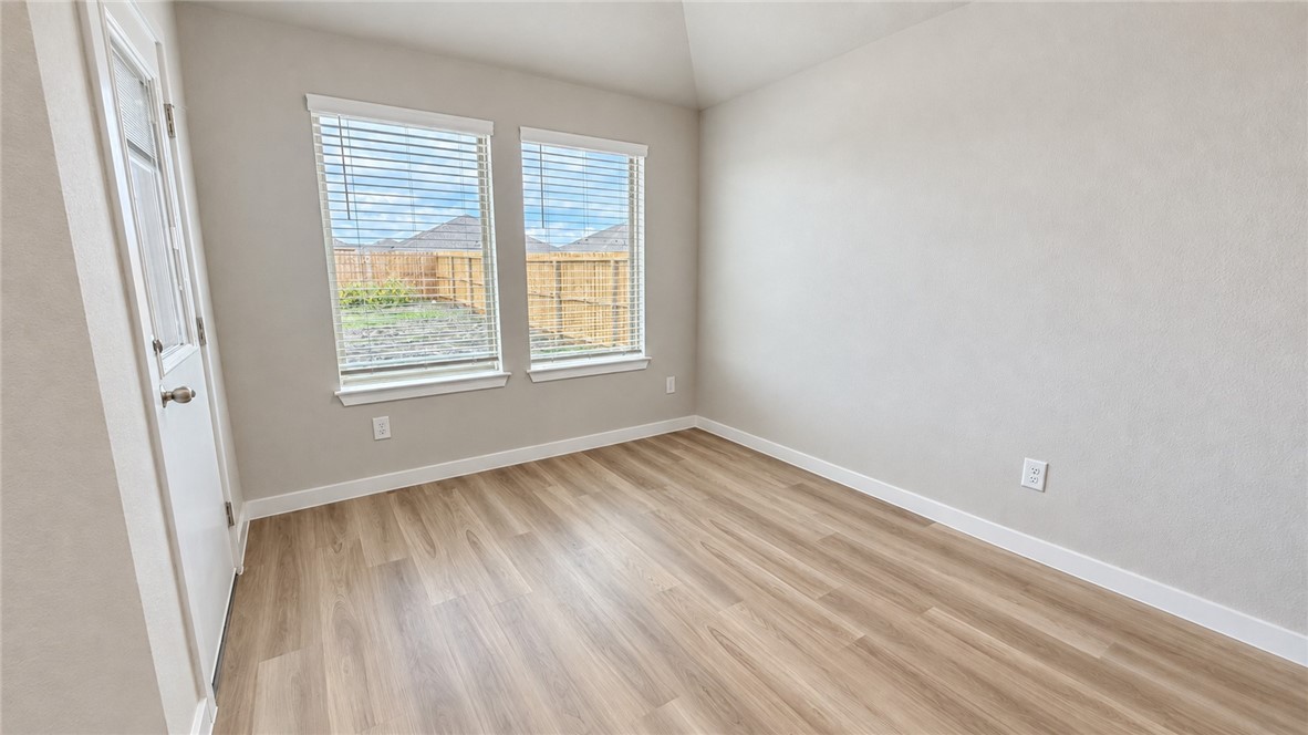 9554 Swedish Oak Dr Property Photo 6