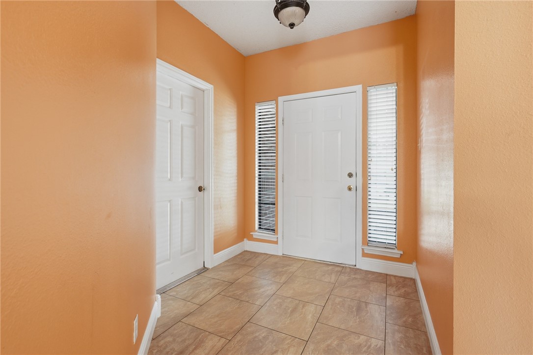 2982 Lakeview East Dr Property Photo 4
