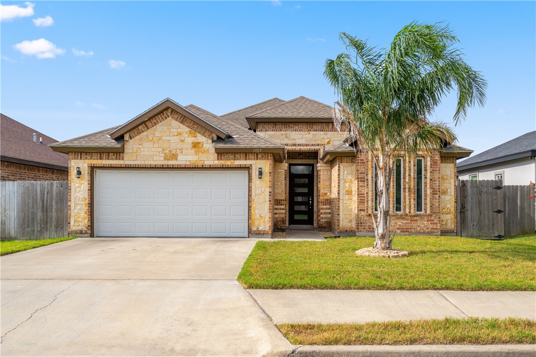 1727 The Park Dr Property Photo 1