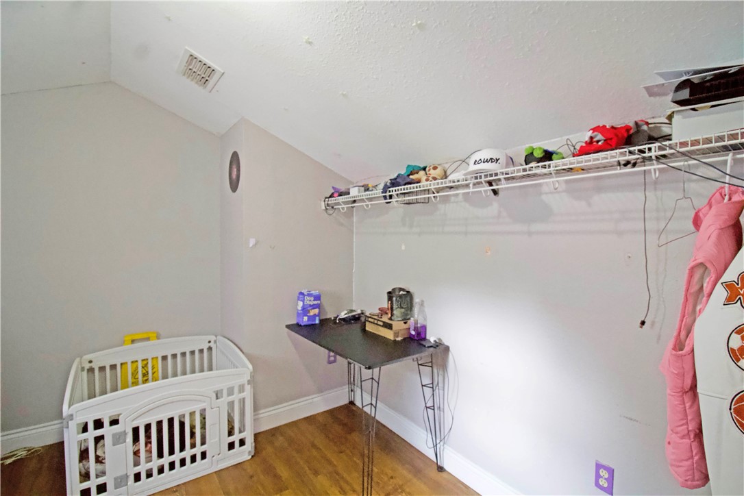 810 W Jones St Property Photo 7