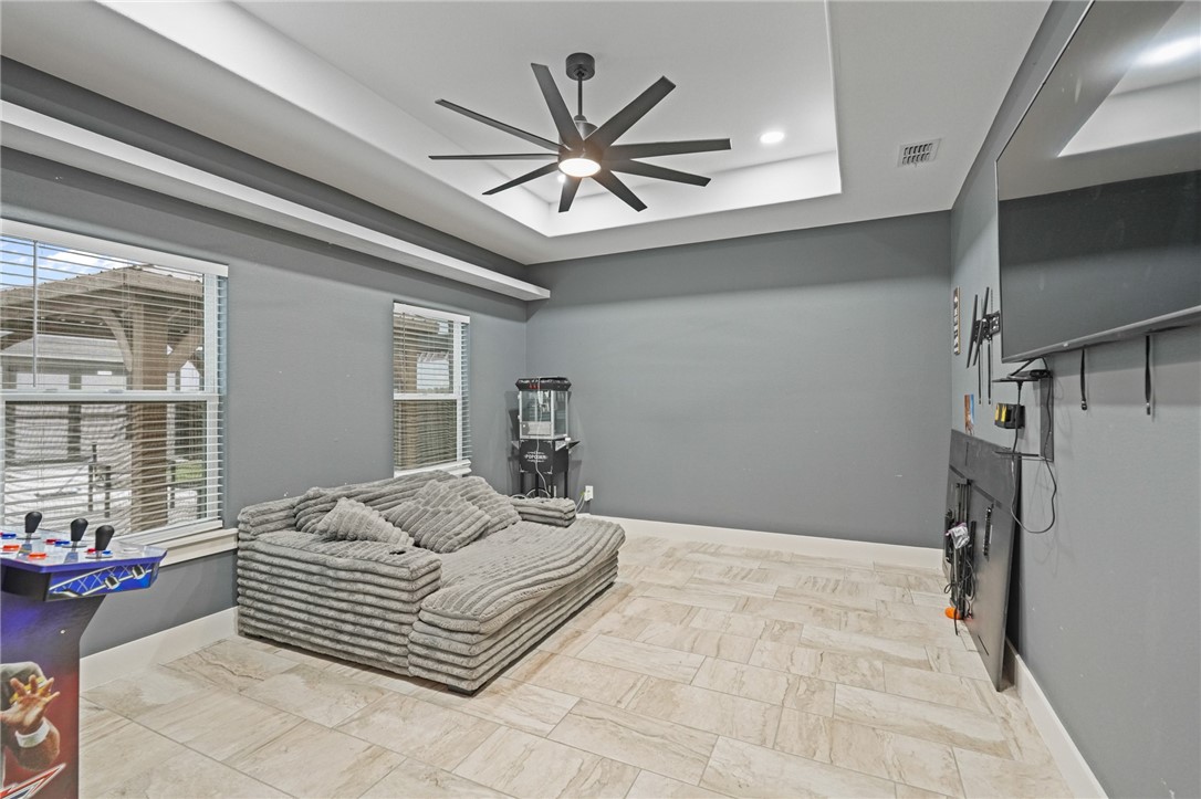 9518 Spanish Oak Dr Property Photo 11
