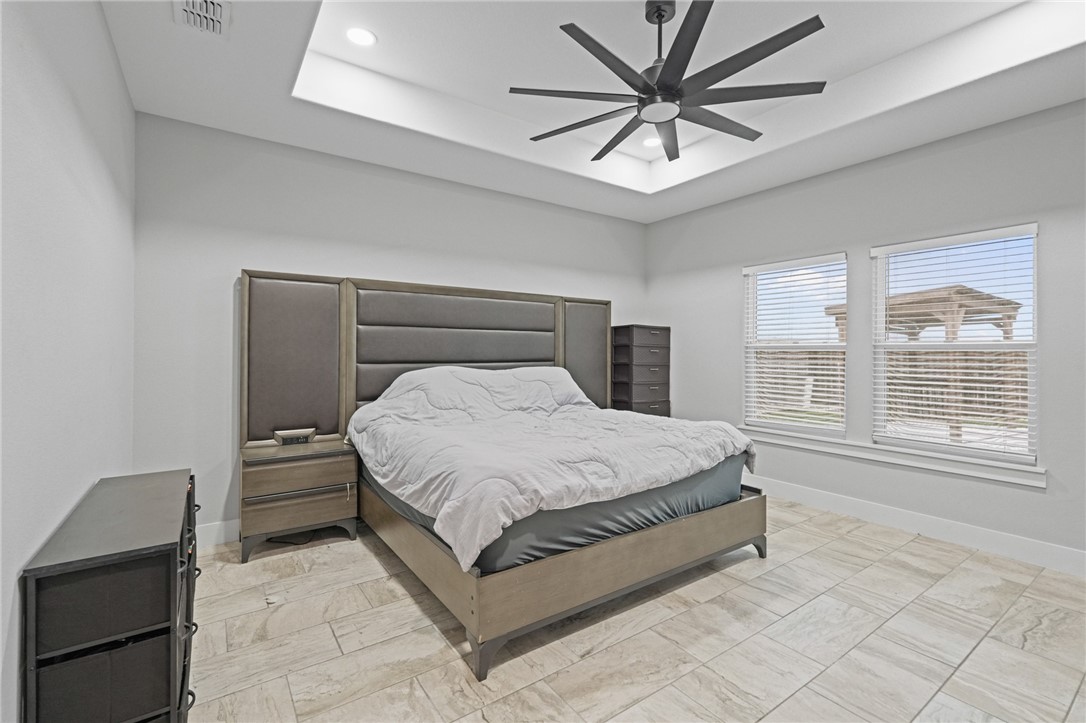 9518 Spanish Oak Dr Property Photo 12