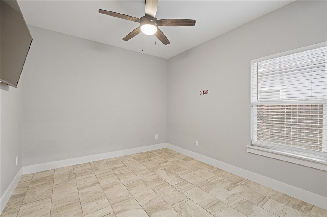 9518 Spanish Oak Dr Property Photo 22