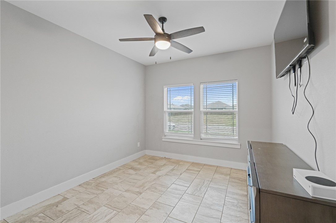 9518 Spanish Oak Dr Property Photo 25