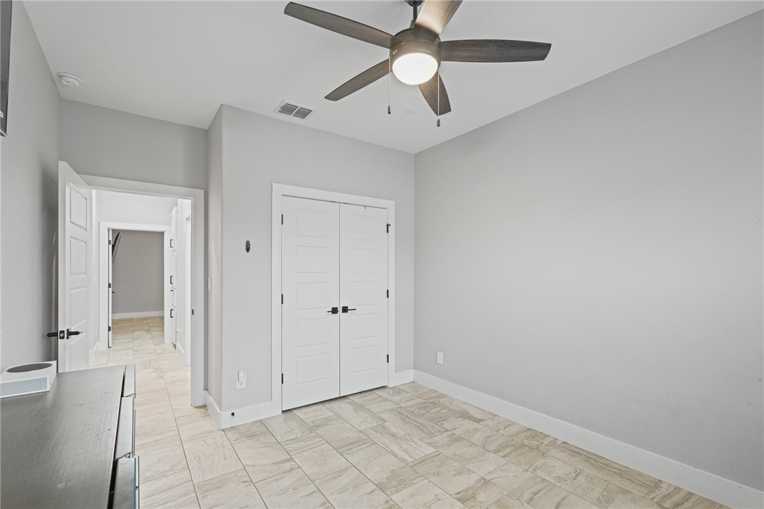 9518 Spanish Oak Dr Property Photo 26