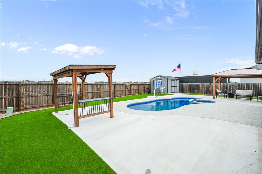 9518 Spanish Oak Dr Property Photo 28