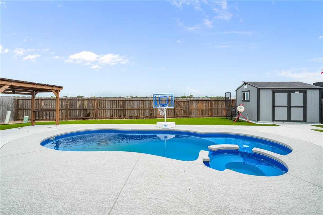 9518 Spanish Oak Dr Property Photo 29