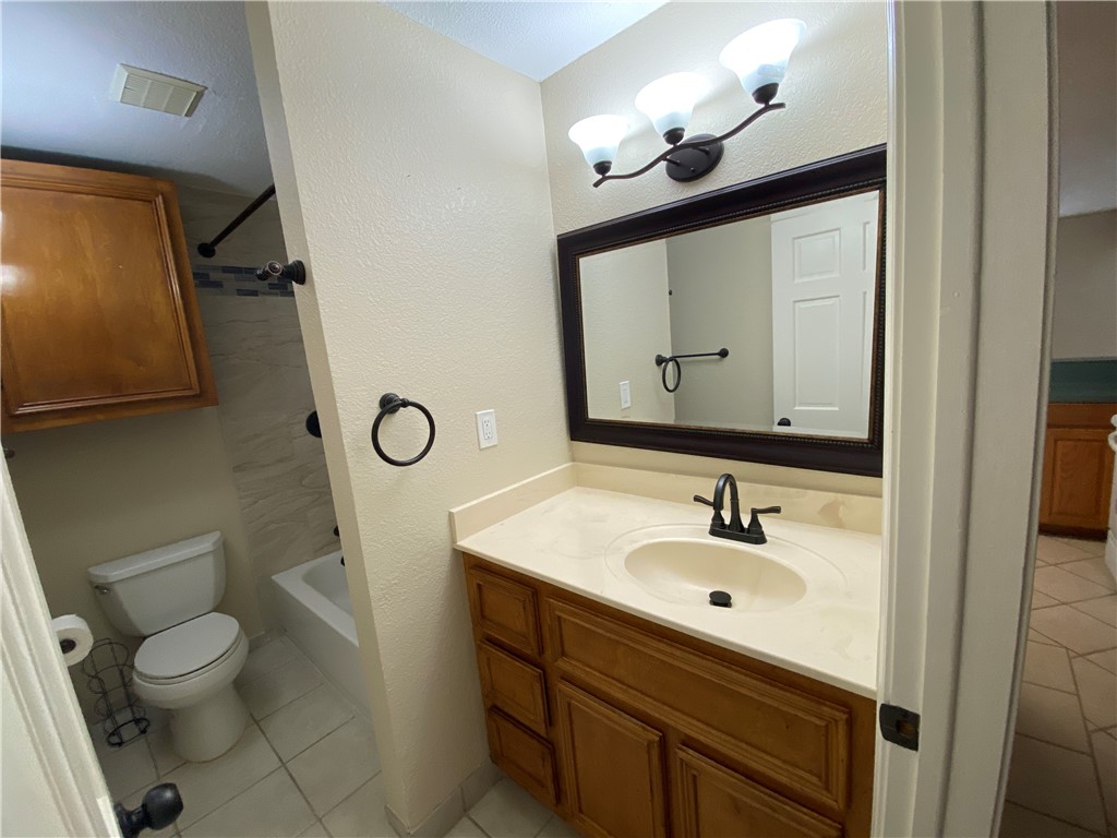 5621 Burton Property Photo 9