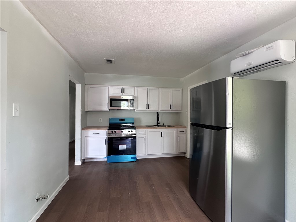 4533 Bluebelle Property Photo 4