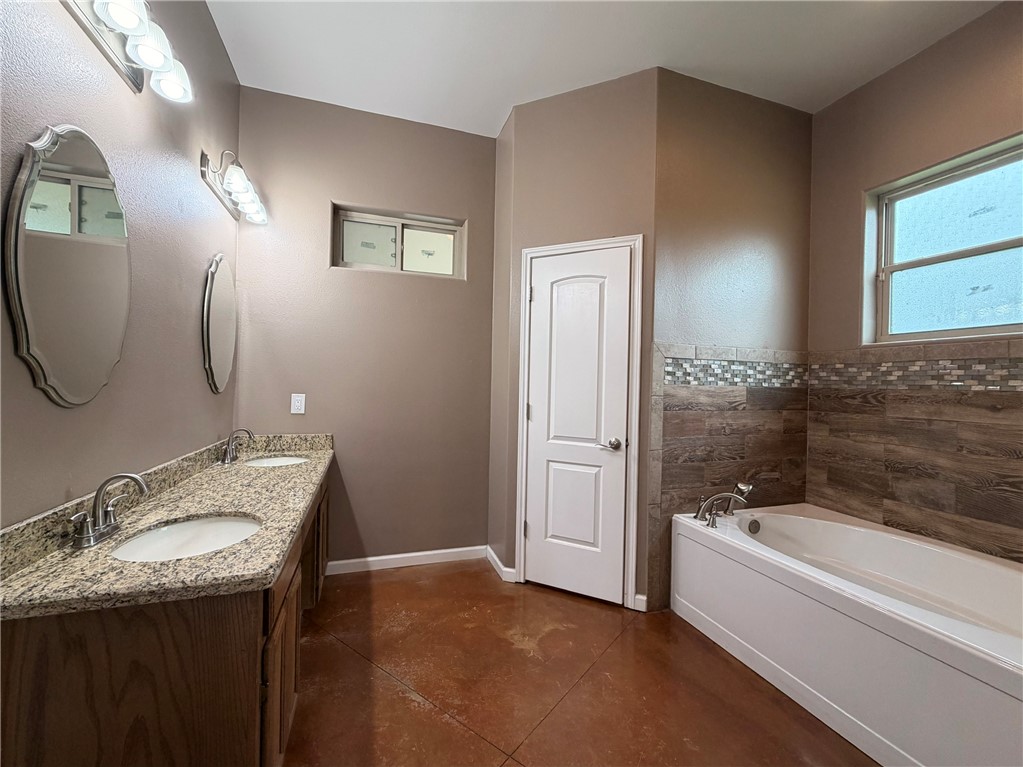 270 N County Road 1044 Property Photo 11