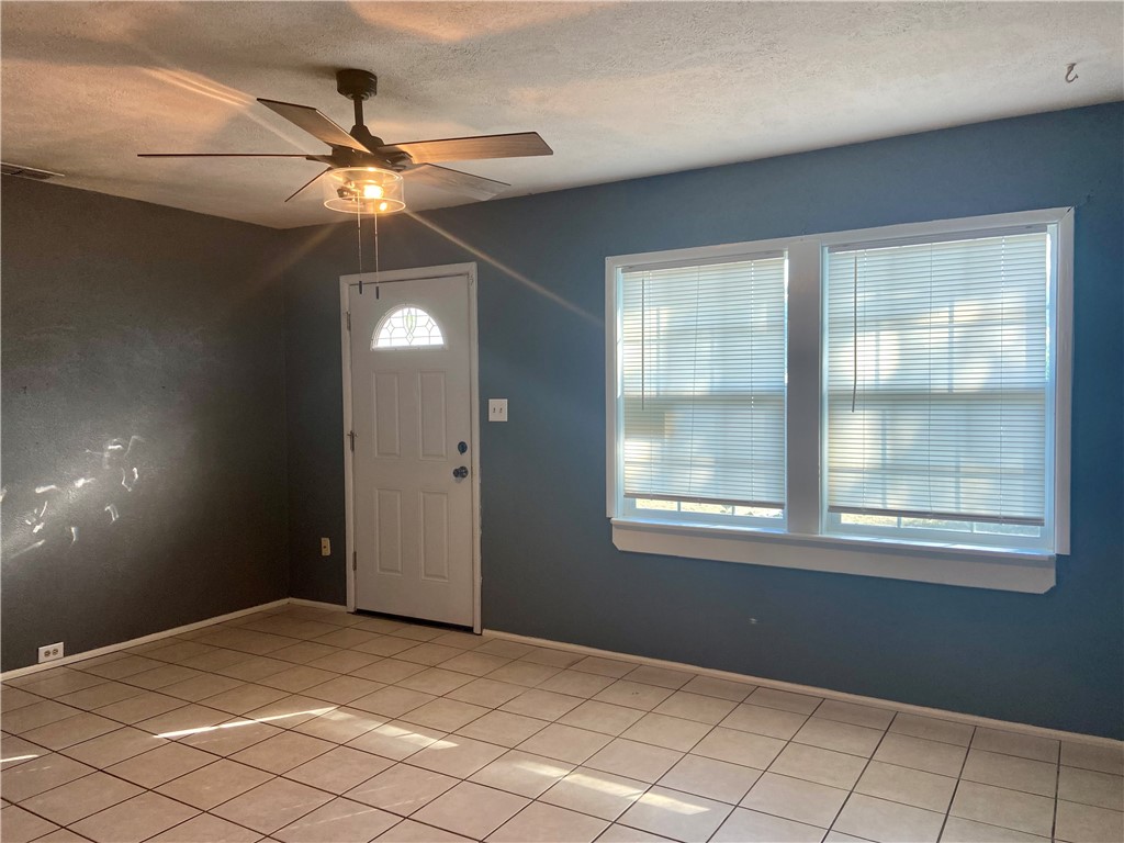 4010 Robinhood Dr Property Photo 2
