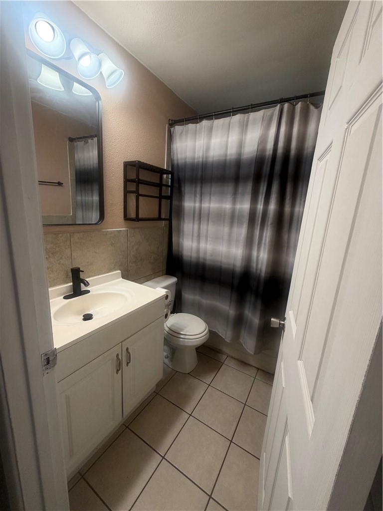 4010 Robinhood Dr Property Photo 7